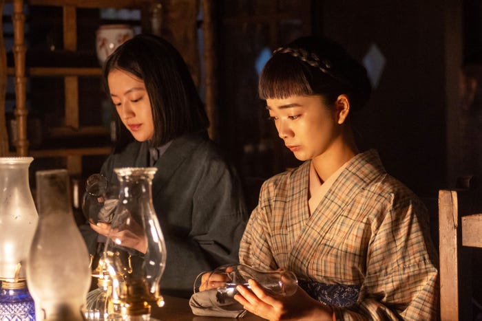 上坂樹里、見上愛「風、薫る」第28話(C)NHK