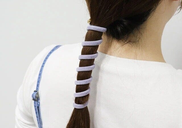 ダイソーの可愛いベロア風コイルポニー