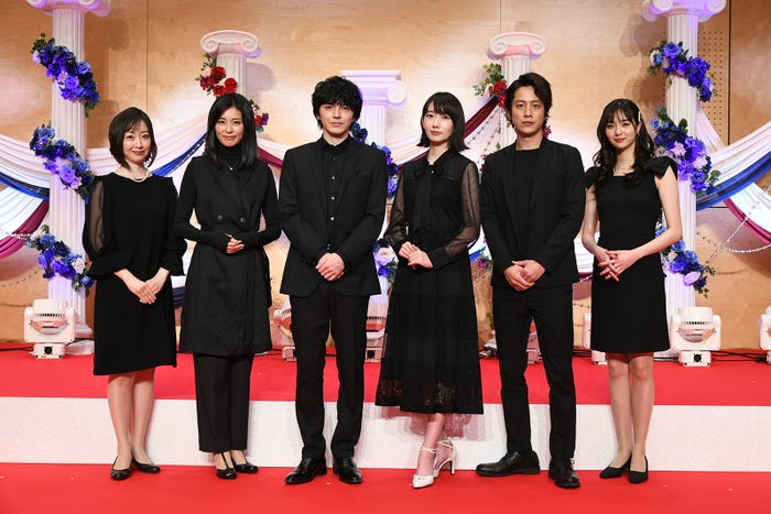 黒川智花、本仮屋ユイカ、林遣都、波瑠、溝端淳平、新川優愛(C) テレビ朝日