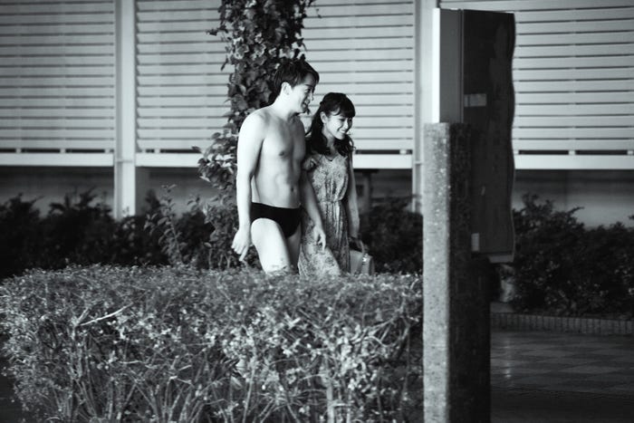 山本耕史、スキャンダル写真が海パン一枚(提供画像)