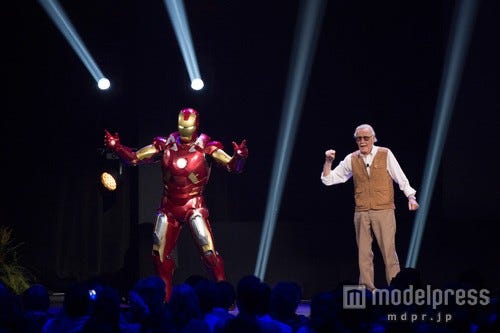 アイアンマンとスタン・リー氏(C)Disney