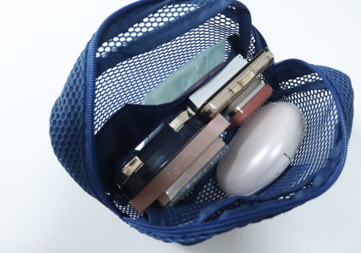 即売切れちゃいそう…デザインも使い勝手も文句なし！300円でも元とれる100均のポーチ