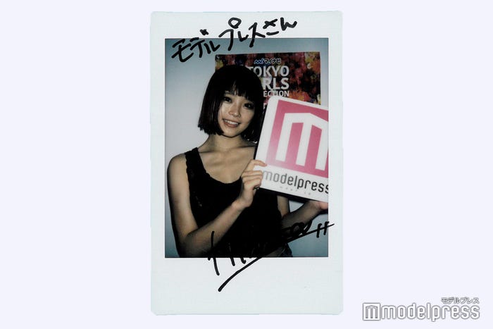 加藤ひなた、サイン入りチェキプレゼント(C)モデルプレス