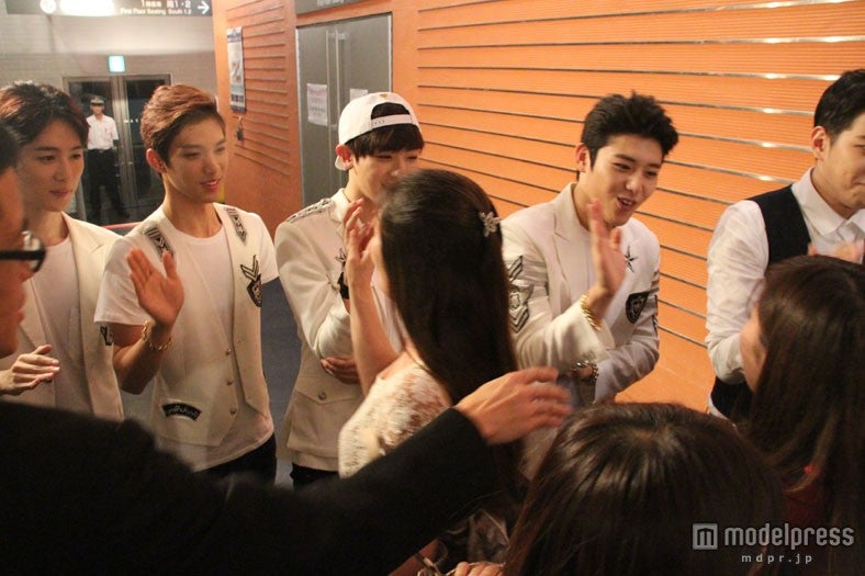 ハイタッチ会（photo：www.japankorea.org）