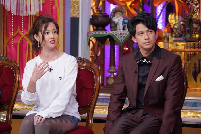 沢尻エリカ、森崎ウィン(C)日本テレビ