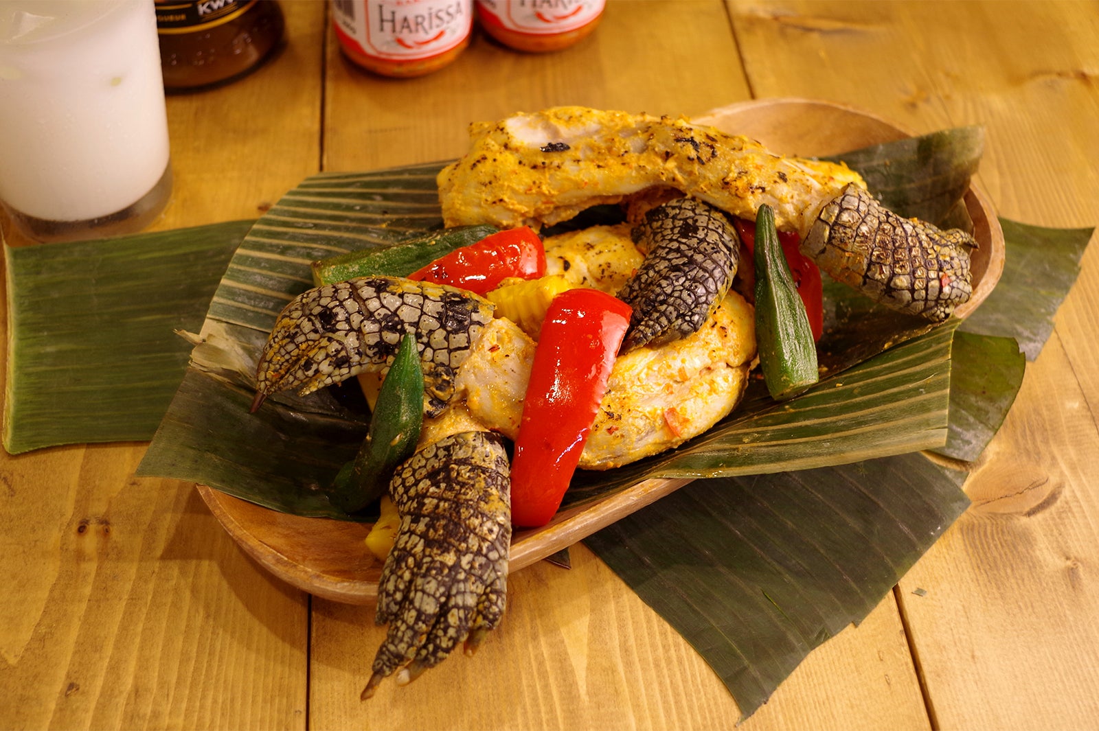 ローストクロコダイル／ケニア共和国1本\1200／2本\2200／画像提供：横浜赤レンガ倉庫