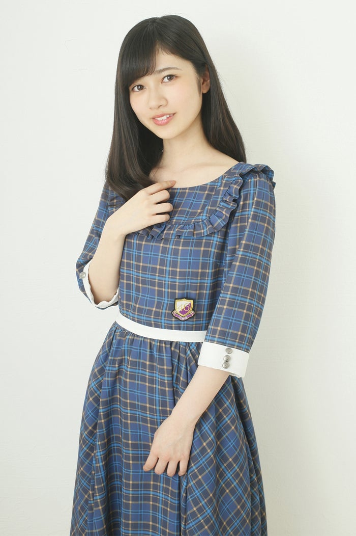 乃木坂46 裸足でsummer 公式制服風アイテム登場 北野日奈子 寺田蘭世 堀未央奈が着こなす モデルプレス