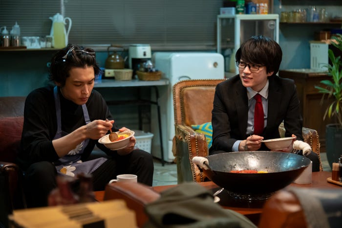 松村北斗、西畑大吾/新たに公開された第2話シーン写真(C)テレビ朝日