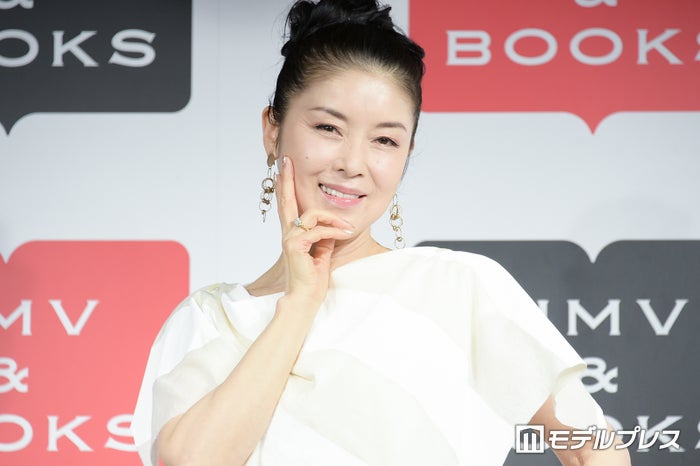 藤あや子、故郷・秋田から届いた山菜料理披露「旬の恵みたっぷりで最高」「プロ級」と反響