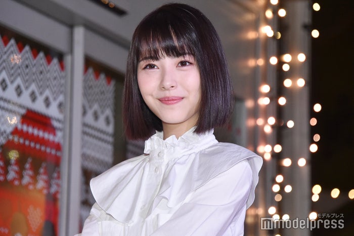 浜辺美波 友達がいない 発言にスタジオ驚き オリジナルの 令和 ポーズも話題 モデルプレス