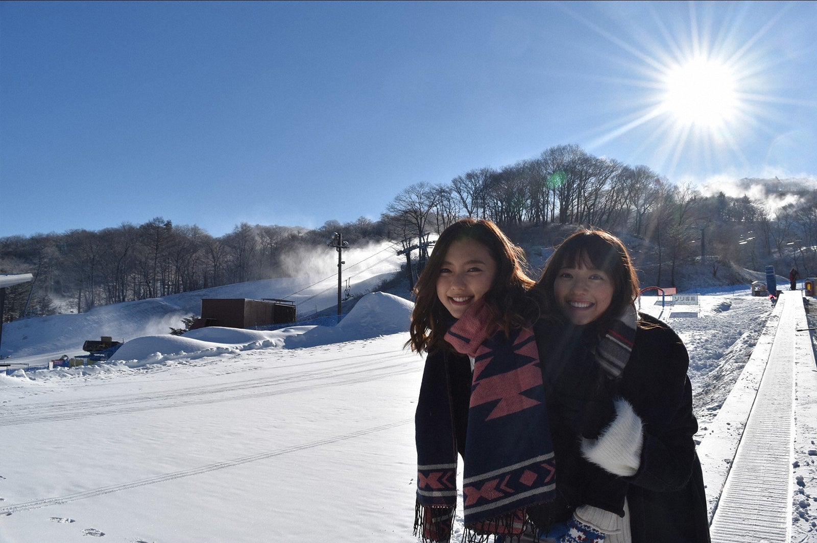 （左から）真野恵里菜、瀧川ありさ／画像提供：TBS