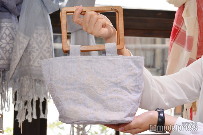 和装にも普段着にもOKなハンドバッグ(C)モデルプレス