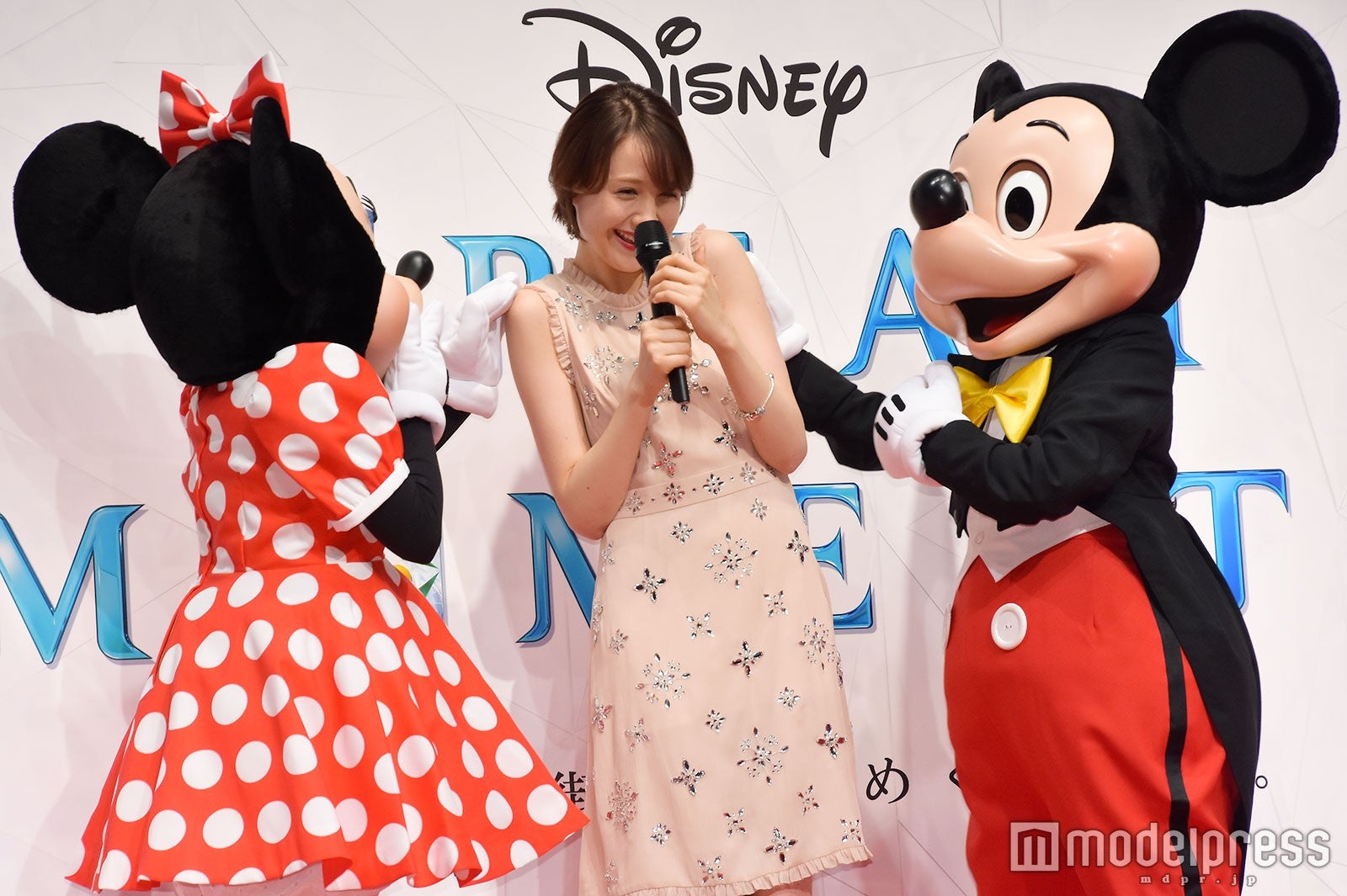 ミニーマウス、トリンドル玲奈、ミッキーマウス （C）モデルプレス