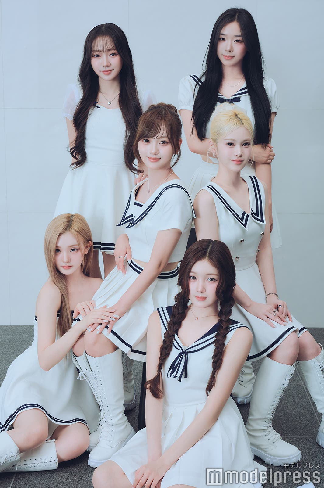 tripleS(左から時計回り)シオン、チェヨン、マユ、ジュビン、ヨンジ、ソア(C)モデルプレス