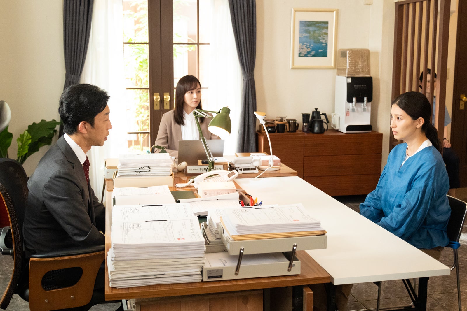 北村有起哉、比嘉愛未、橋本マナミ「ケイジとケンジ、時々ハンジ。」第8話より（C）テレビ朝日