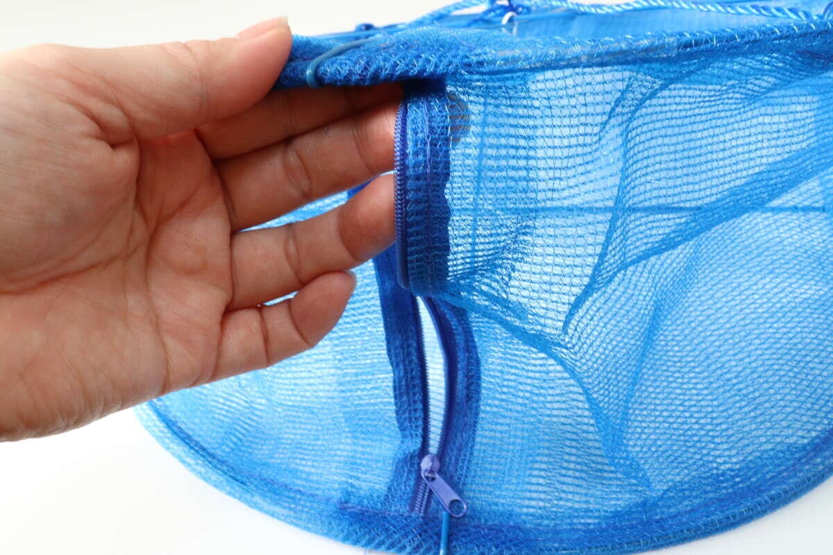 ダイソーのつなげる多用途ネットの開閉部のファスナー