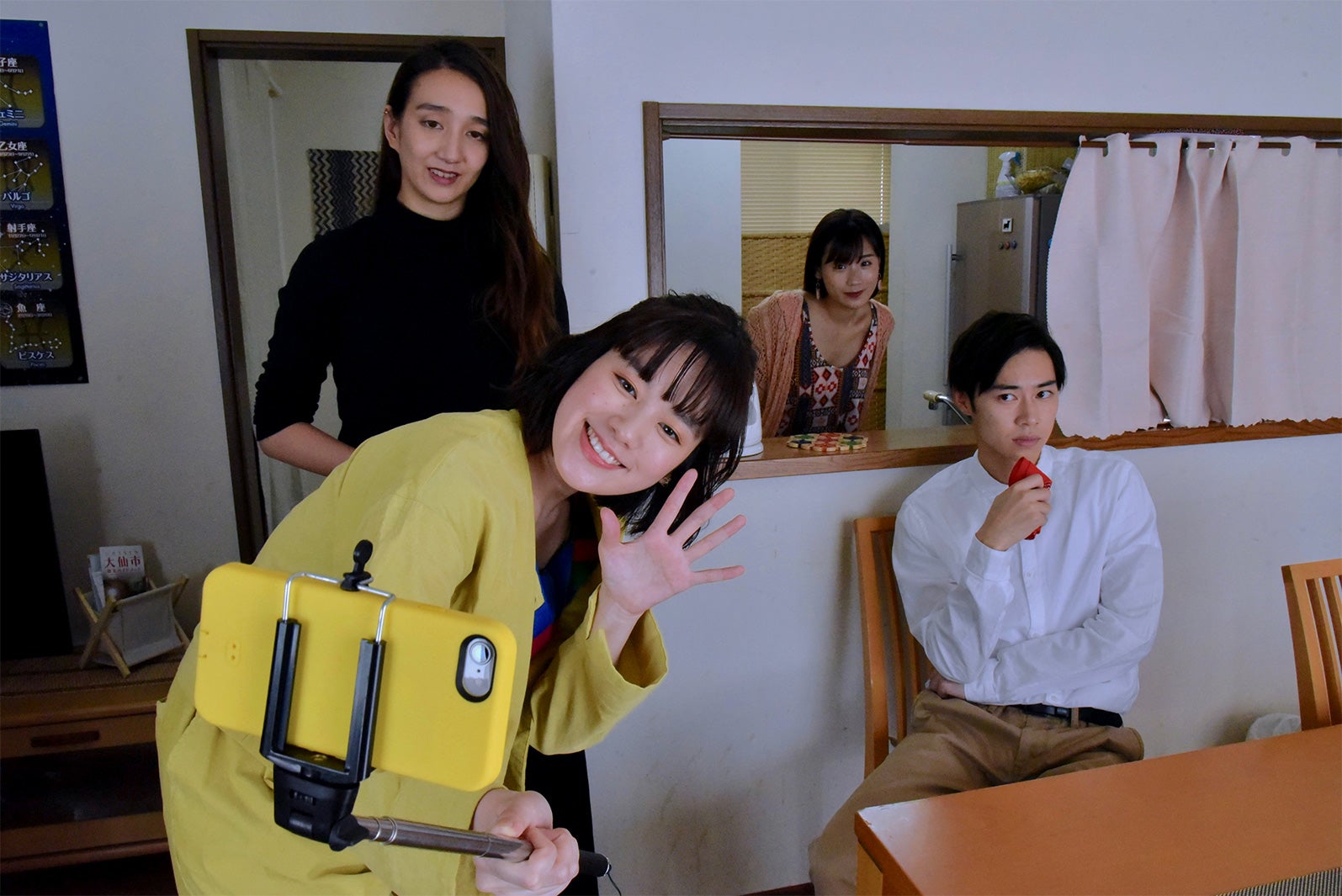 （左から）筧美和子、長井短、秋山ゆずき、戸塚純貴（C）テレビ東京