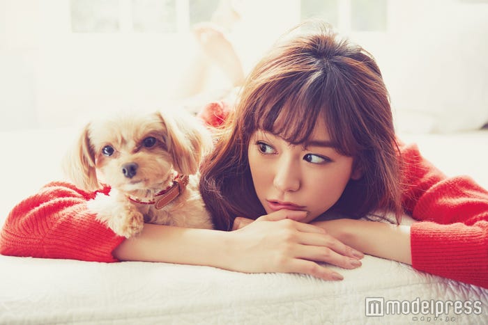 桐谷美玲カレンダー2016.4-2017.3/(C)東京ニュース通信社