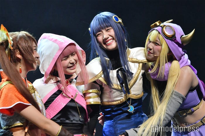 富田鈴花、柿崎芽実、佐々木美玲、渡邉美穂 (C)モデルプレス