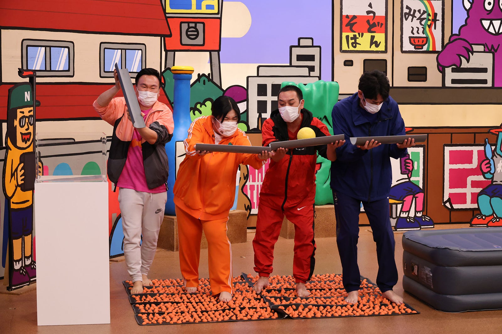 山内健司、あんり、大悟、博多大吉（C）カンテレ