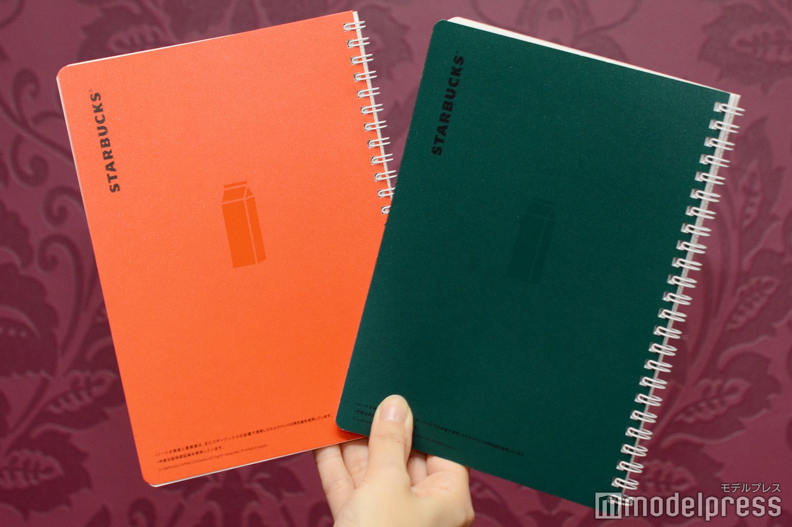 「ホリデー2020スターバックス キャンパスリングノート レッド／グリーン」（C）モデルプレス