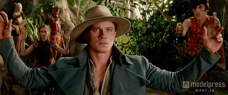 若き日のフック船長（C）2015 WARNER BROS. ENTERTAINMENT INC. AND RATPAC-DUNE ENTERTAINMENT LLC