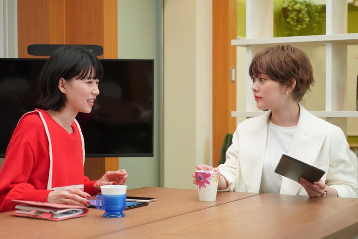 片山友希、高畑充希/「ムチャブリ! わたしが社長になるなんて」第8話より(C)日本テレビ