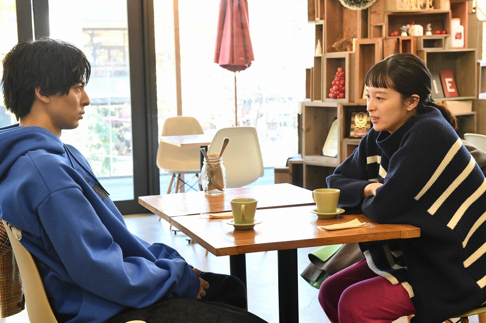 高杉真宙、清野菜名／「婚姻届に判を捺しただけですが」第9話より（C）TBS