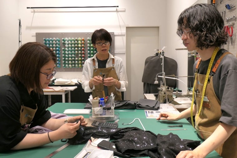 富山の縫製工場ミヤモリ、リペアでも生きる熟練技術 循環経済の一翼を担う