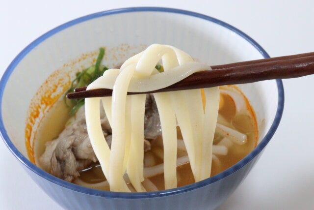 ダイソー 韓国キムチチゲ麺 ダイソーのもちもちの韓国キムチチゲ麺