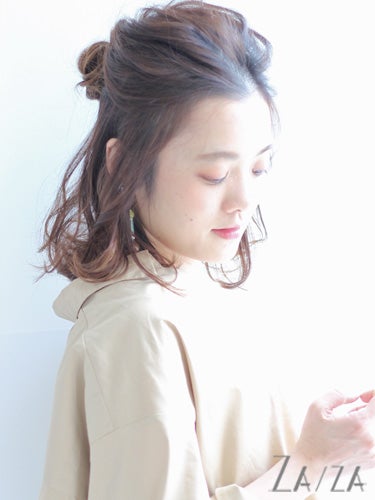 前髪なしのミディアムヘアアレンジ 簡単 可愛い旬顔になれるこなれヘアをご紹介 モデルプレス