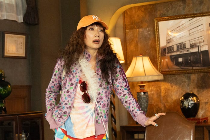 余貴美子「新宿野戦病院」第6話より(C)フジテレビ