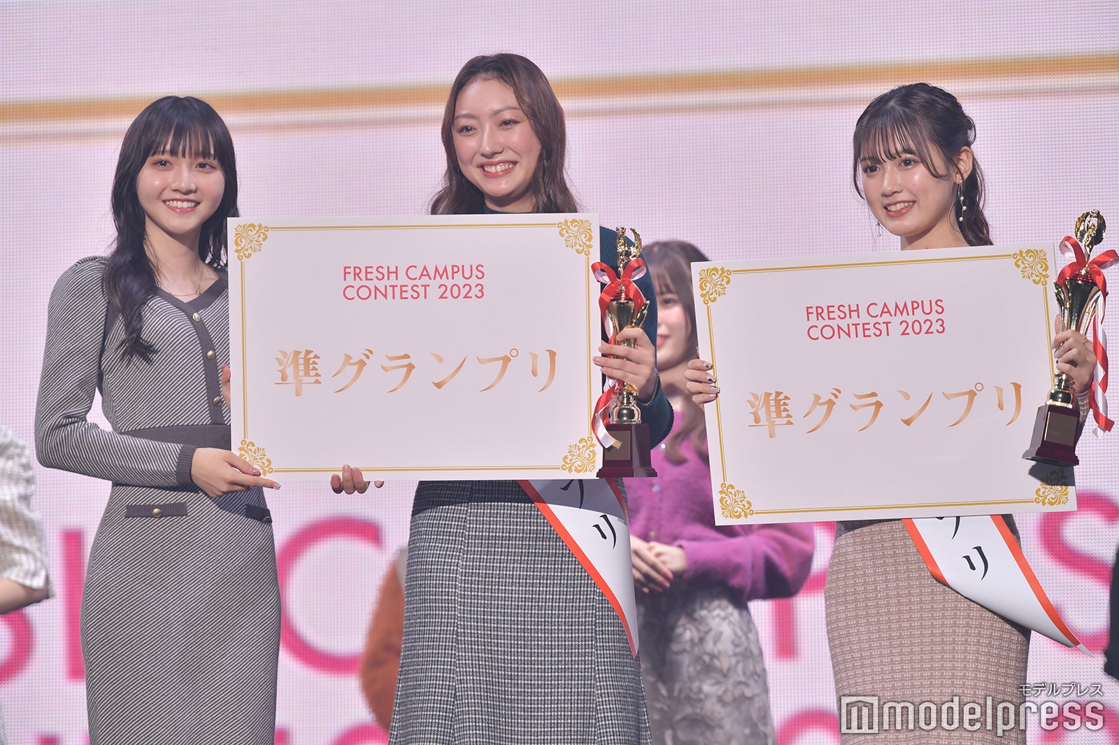 小杉怜子、瀧下鈴さん、花田愛実さん（C）モデルプレス