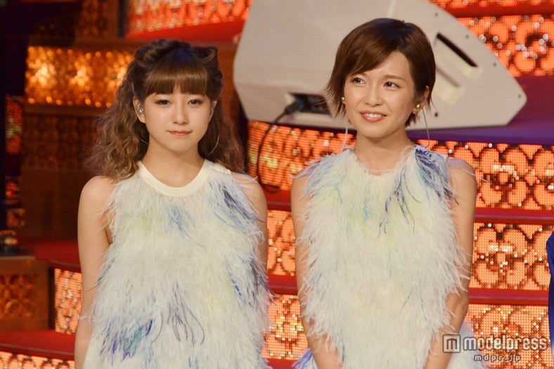 （左より）伊藤千晃、宇野実彩子