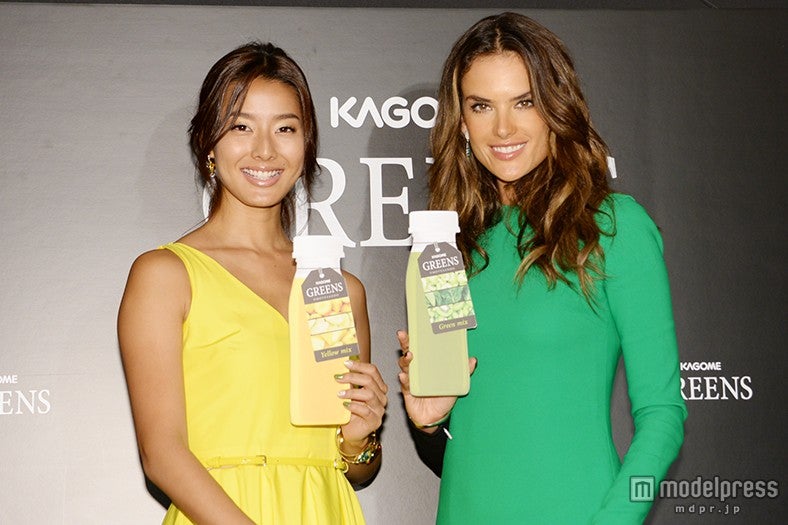 すみれ、“年商5億円”モデルのアレッサンドラ・アンブロジオと美の競演　圧巻プロポーションの秘訣とは
