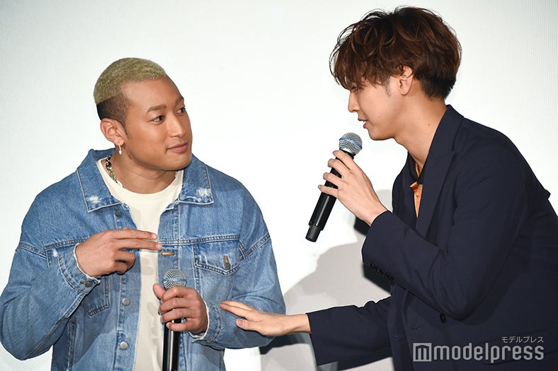 関口メンディー＆片寄涼太、胸キュンシーン再現 （C）モデルプレス