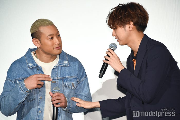 関口メンディー&片寄涼太、胸キュンシーン再現 (C)モデルプレス