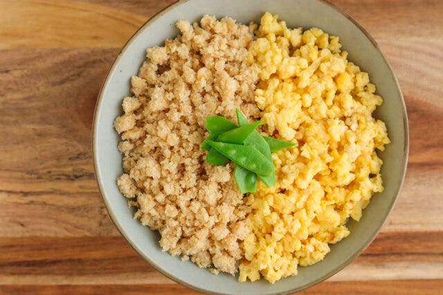 二食そぼろ丼の完成