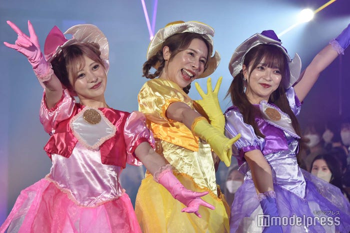 ヘラヘラ三銃士/(左から)まりな、ありしゃん、さおりん(C)モデルプレス