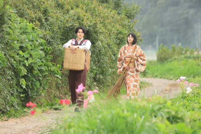 鈴鹿央士、松本穂香「嘘解きレトリック」第2話(C)フジテレビ