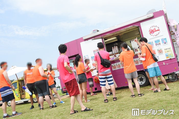 幅広い客層がタピオカを求めて… （C）ビューティーガール