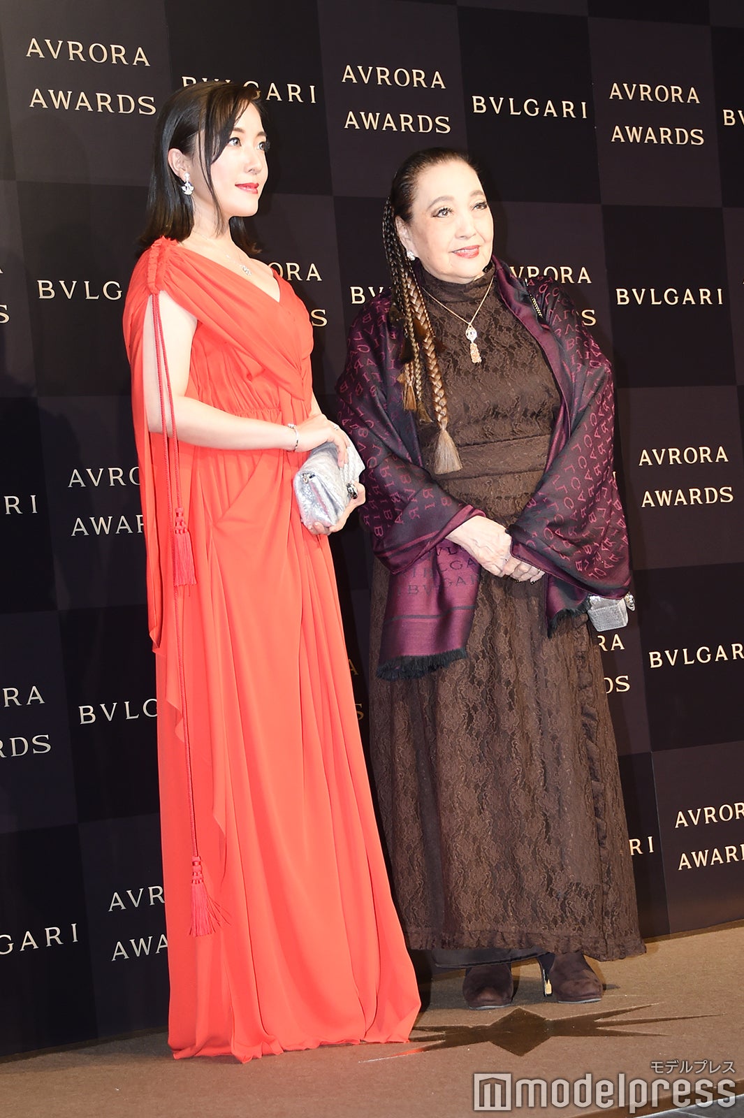 （左）平原綾香（C）モデルプレス