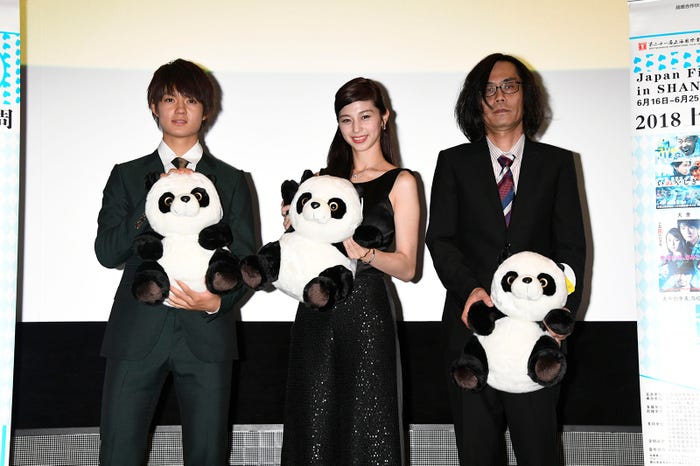 佐野勇斗、中条あやみ、英勉監督(C)2018 映画「3D彼女 リアルガール」製作委員会 (C)那波マオ/講談社