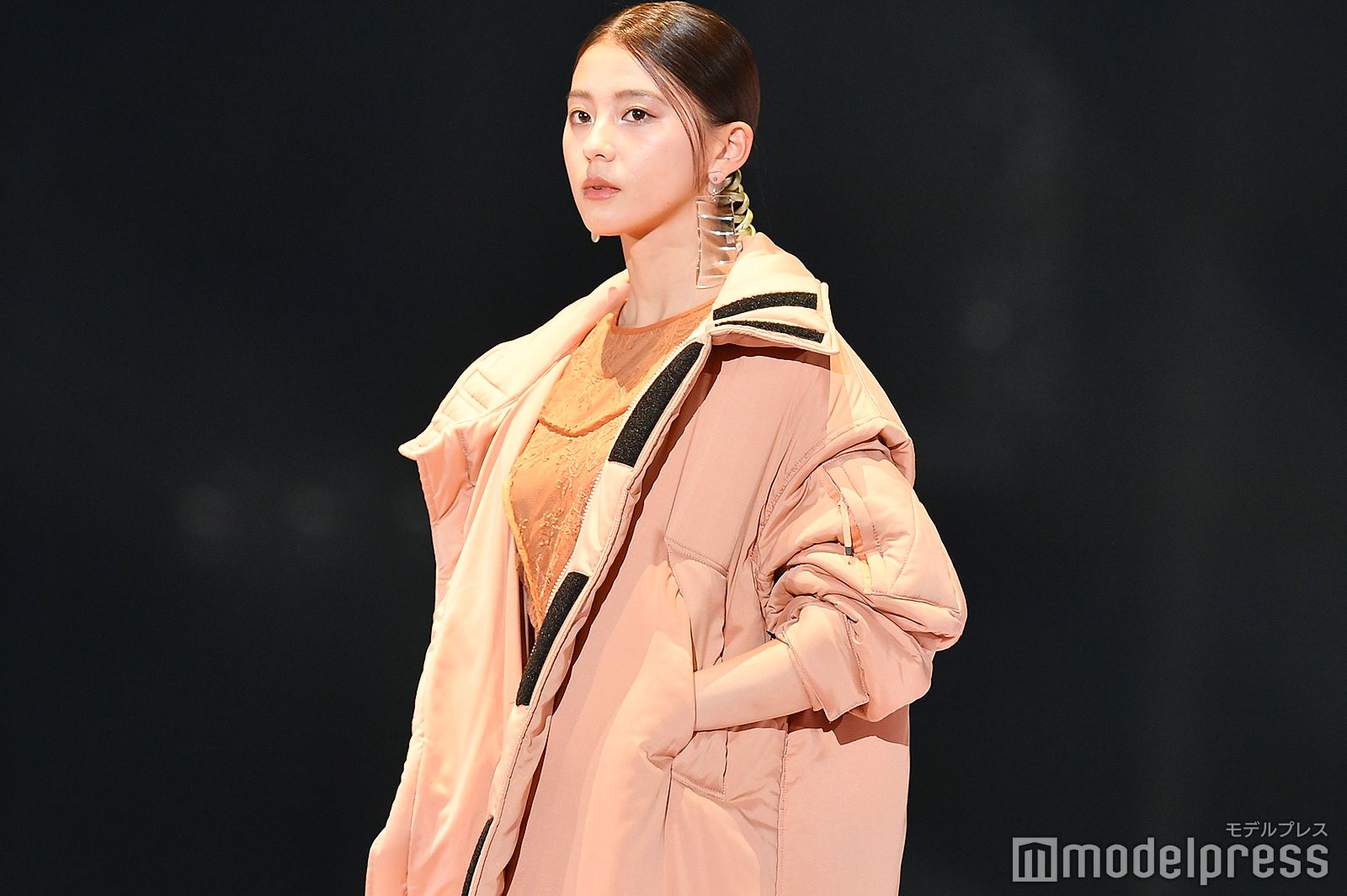 朝比奈彩（C）モデルプレス