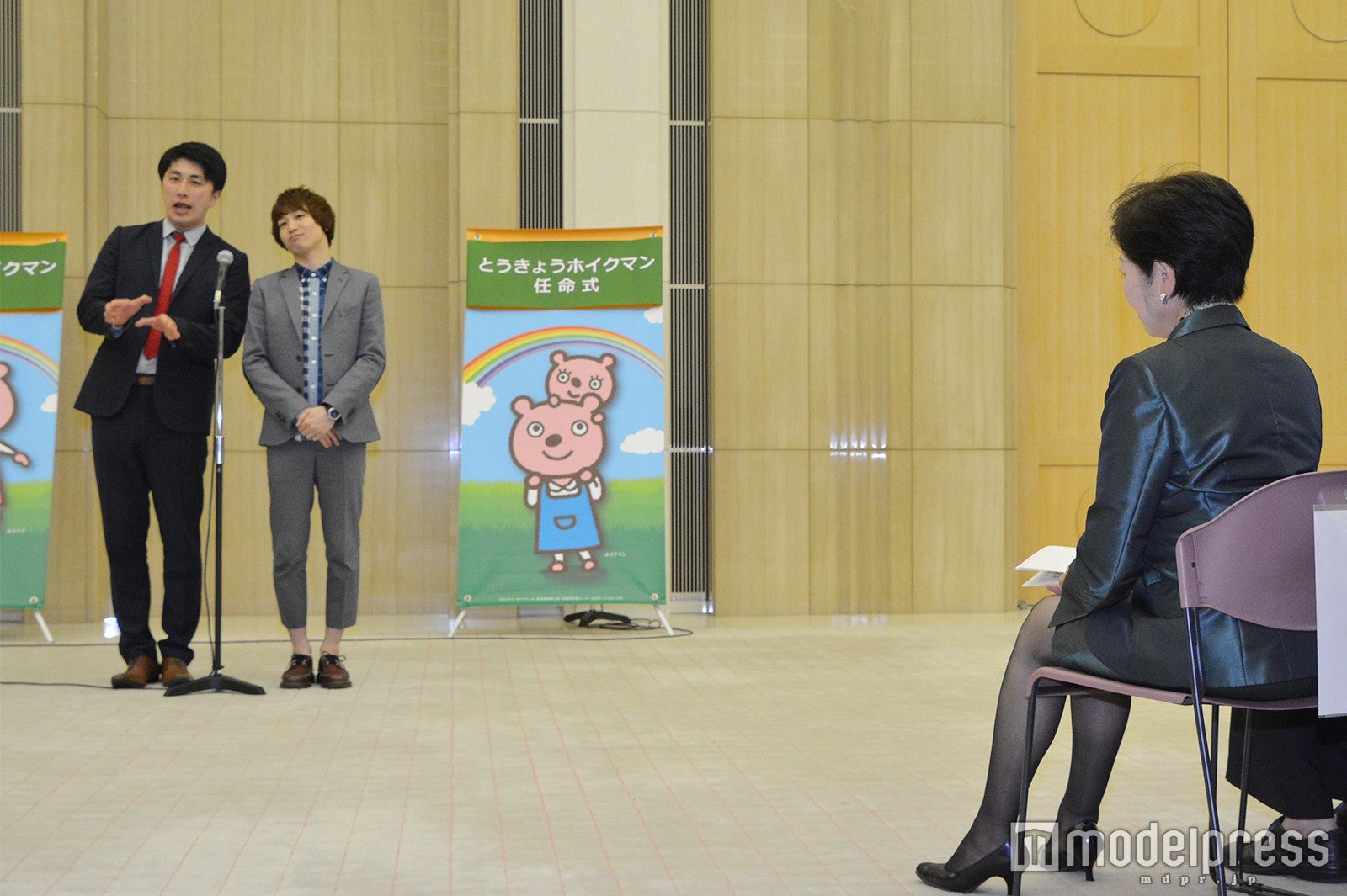 ランパンプスのネタを見る小池百合子東京都知事