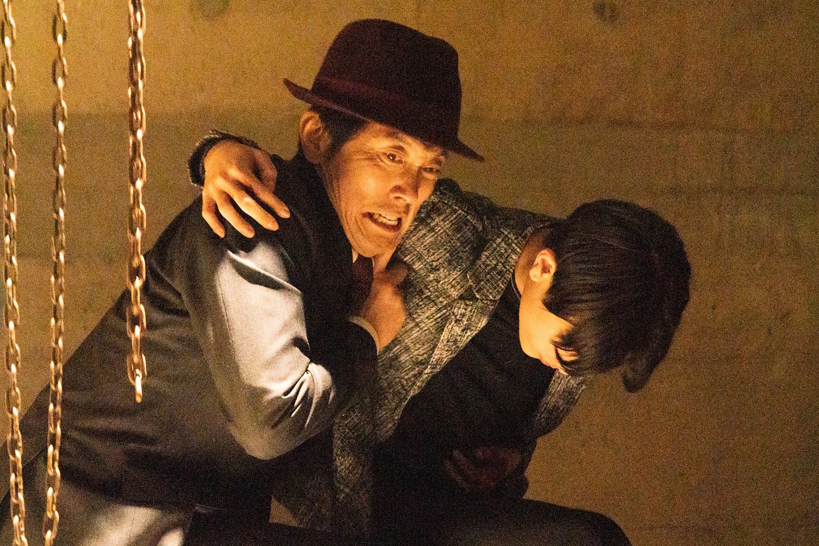 佐々木蔵之介、高橋恭平「マイホームヒーロー」第4話より（C）山川直輝・朝基まさし／講談社／ドラマ「マイホームヒーロー」製作委員会・MBS