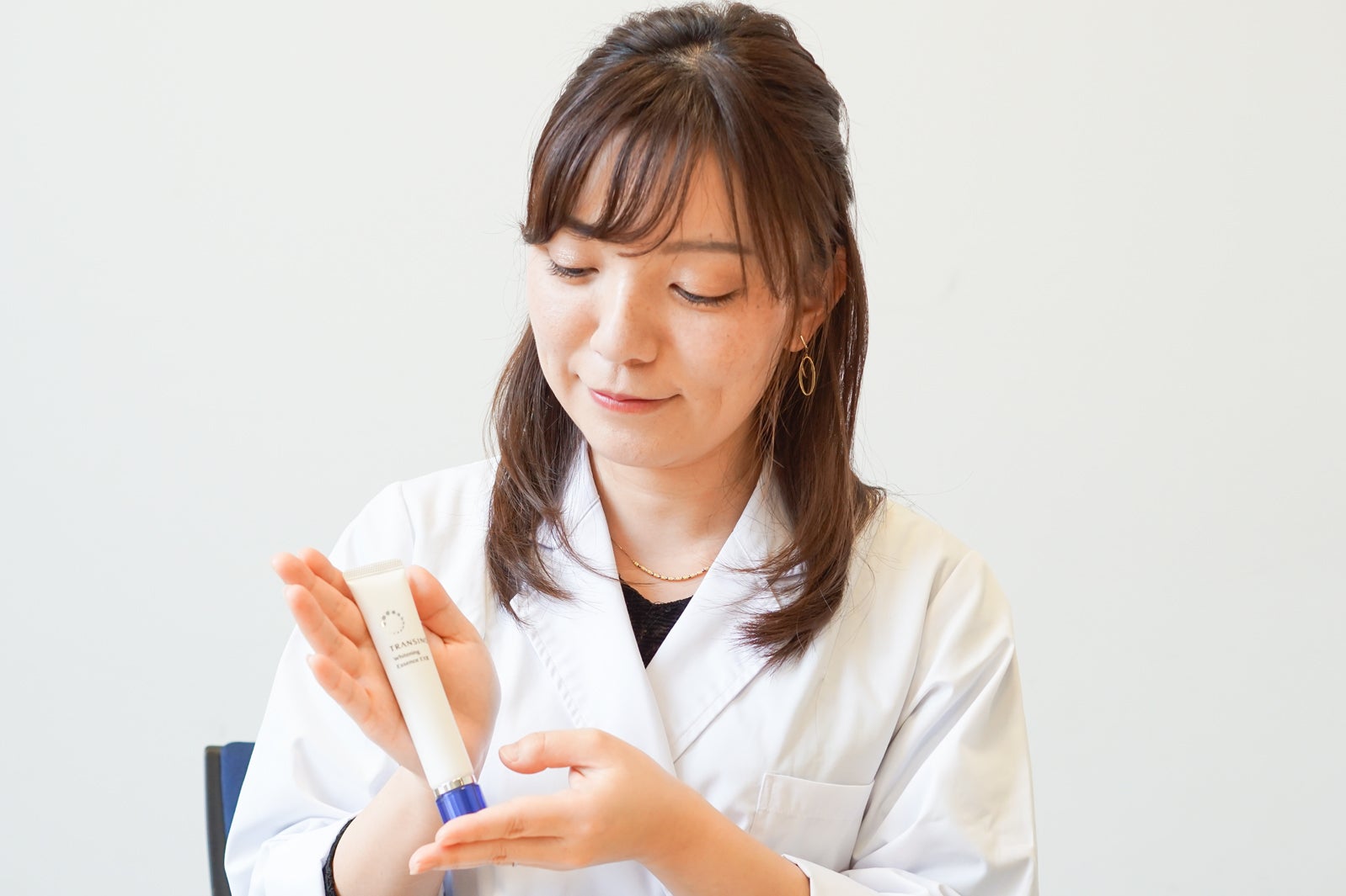 トランシーノ薬用ホワイトニングエッセンスEXII　30g ［医薬部外品］／土岐珠未さん