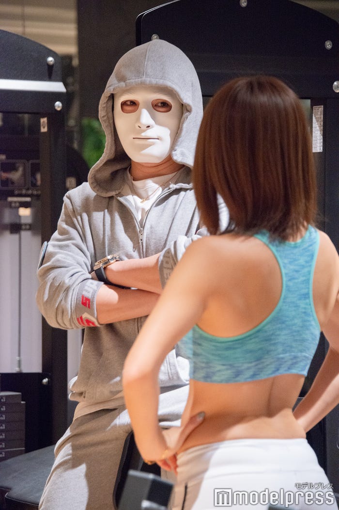 トークしていても (C)モデルプレス