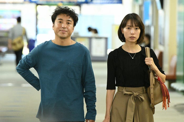 ムロツヨシ、戸田恵梨香/「大恋愛~僕を忘れる君と」第4話より(C)TBS