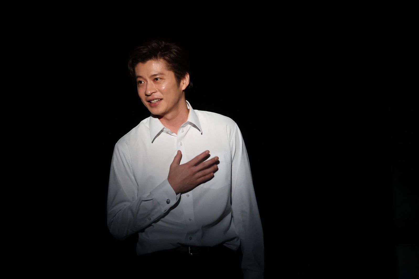 田中圭「陽気な幽霊」初日公演より（提供写真）